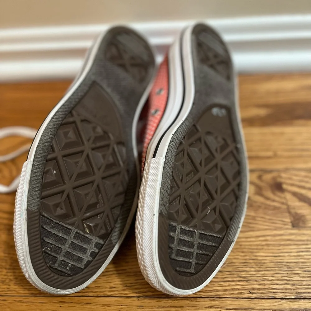 Converse Chuck Taylor’s in Coral
